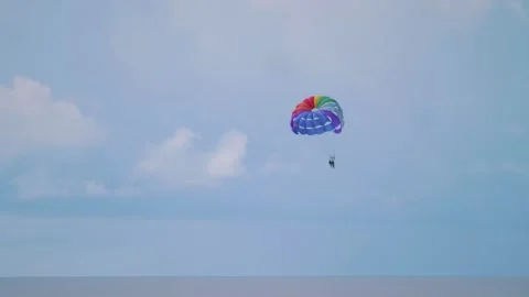 Parasailing over the ocean in 4k slow motion 60fps Vídeo Stock 286201888