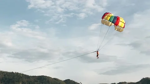 Parasailing over the ocean, slow motion view Video stock 196022073