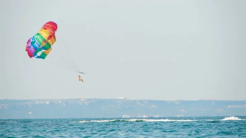 Parasailing over the sea. 動画素材 101854928