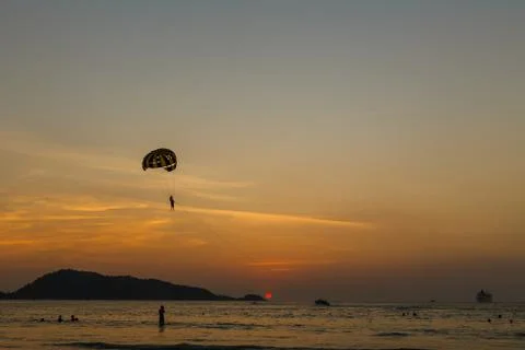 Parasailing in Phuket Foto stock