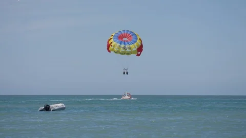 Parasailing on sea 스톡 동영상 86781400