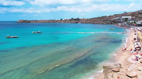 Отдых семьи нудистов на море и дома Отдых семьи нудистов на море и дома