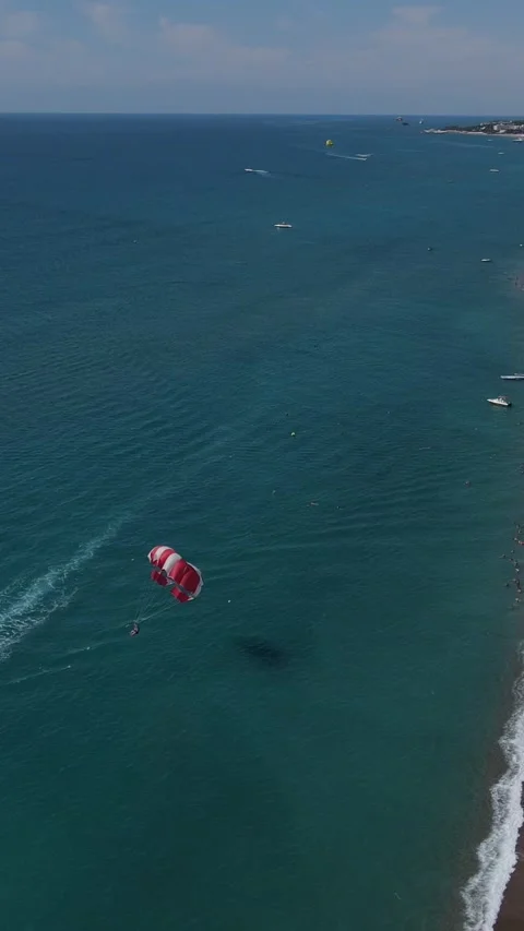 Parasiling Drawn By The Boat Beach 動画素材 295321881