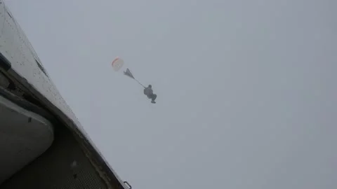 Paratroopers 스톡 동영상 168895333