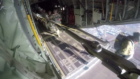 Paratroopers Jumping Video stock 112579003
