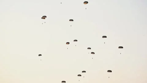 Paratroopers showcase skill during a UAE military demonstration Vídeos de archivo 347807666