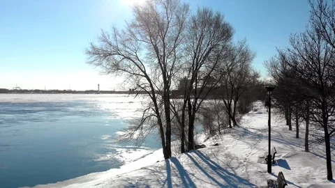Parc de la Capture-d'Ethan-Allen in Montreal covered by snow in winter Video stock 102986066