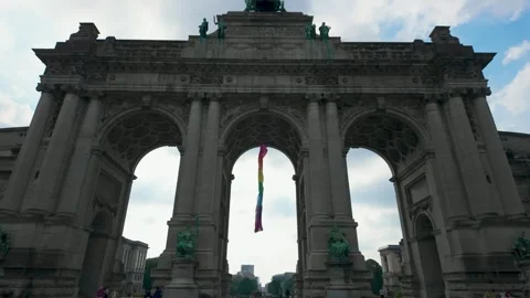 Parc du Cinquantenaire Brussels: Arch Detail with Pride Flag Stockbeeldmateriaal 276663761
