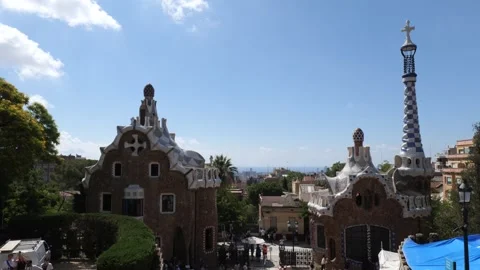 Parc Guell entrance 스톡 동영상 280011400
