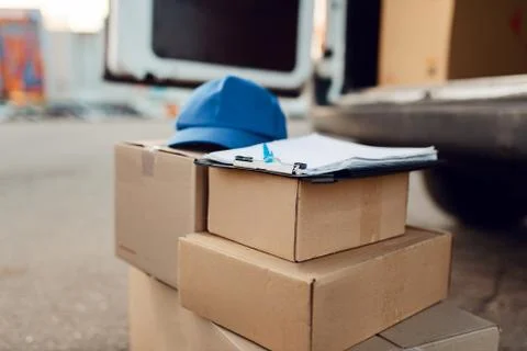 Parcel boxes and cap, delivery service concept Foto stock