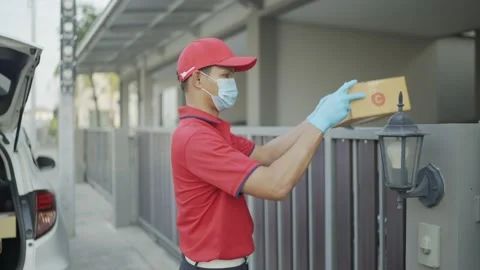 Parcel delivery worker Stock Footage 147571348