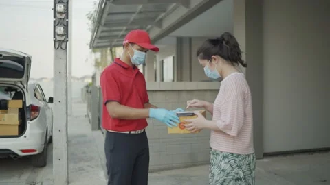 Parcel delivery worker 動画素材 147571569