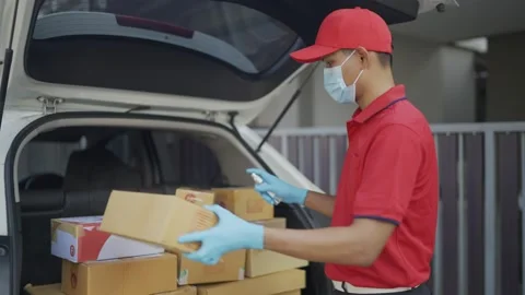 Parcel delivery worker Stock Footage 147572034