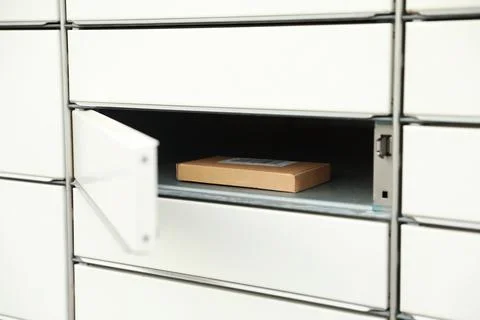 Parcel in locker of automated postal box Foto stock