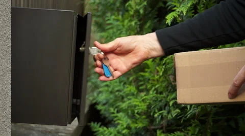 Parcel in mailbox 動画素材 53436080