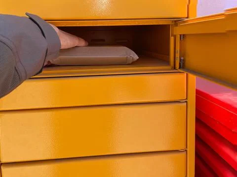 Parcel pick-up point, parcel delivery, package delivery Foto stock