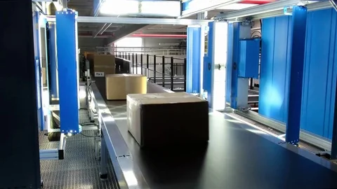 Parcels passing the automatic scan system stop button 動画素材 80114527