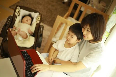 Parent and child using a computer Stock Photos