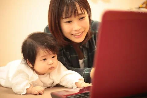 Parent and child using a computer Foto stock