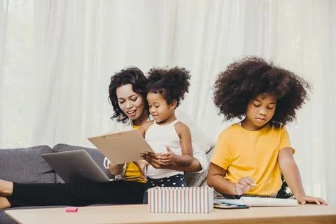 Parent work at home from internet computer laptop effect of covid-19 virus pa Foto stock