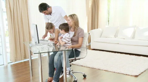 Parents and children using a computer at home Video stock 561593