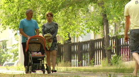 Parents are walking with a stroller 스톡 동영상 25424076
