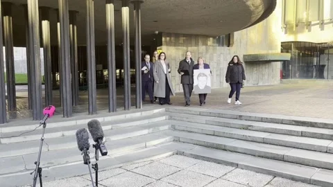 Parents of computer programmer who died from allergic reaction to nuts in pizza 스톡 동영상 261571191