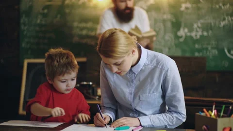 Parents draw with their son in a school class. Stock Footage 102788219