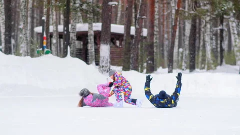 Parents fall down onto ice rink spending time with daughter Video stock 138910164