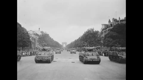 PARIS - 1944: Armored column - Wide view of armour receding toward the Arc Stock-Footage 344005824