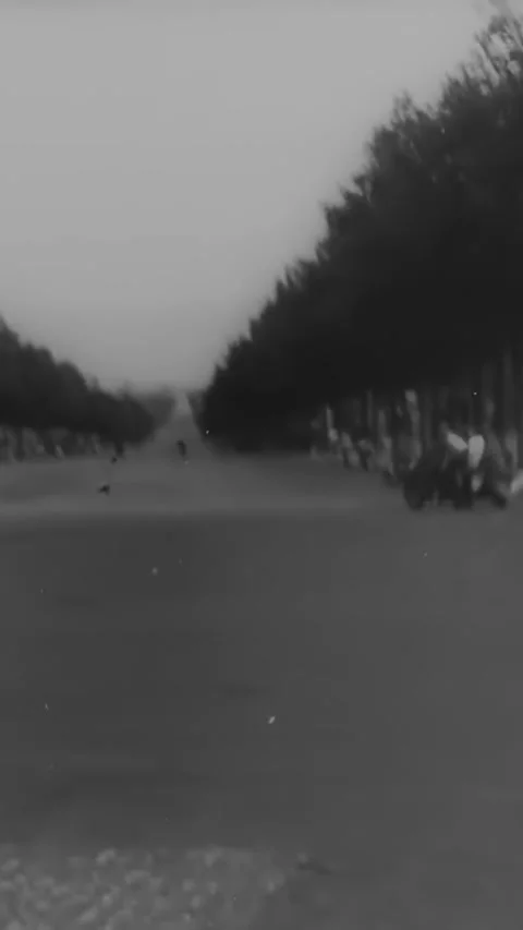 PARIS - 1944 - Parisians push stalled cars and trucks to a city square to Video stock 342660685