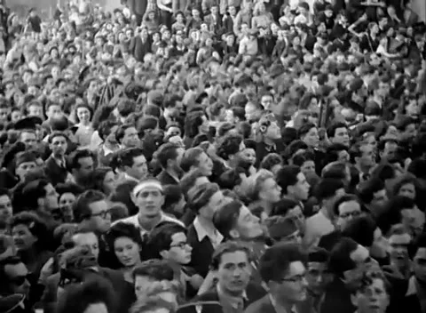 PARIS - 1945: Packed crowd — Dense crowd fills Paris victory celebration Stock Footage 348059118