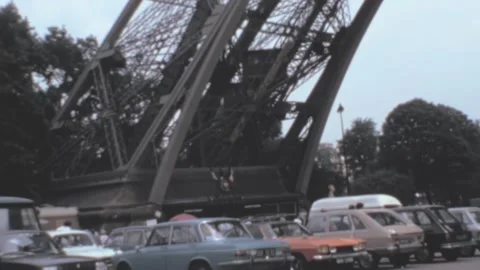 Paris - 1979: An elevator moves up in the inside of the Eiffel tower 스톡 동영상 171120390