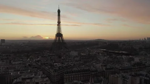 Paris Aerial View Featuring Iconic Metal Lattice Tower at Sunset Twilight 库存影片 330994850