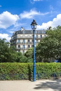 Paris, ancient building, with a lamppost
 Foto stock