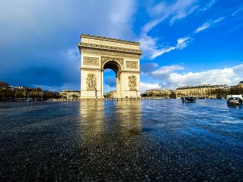 Paris, arc de triomphe during a cloudy day Foto stock