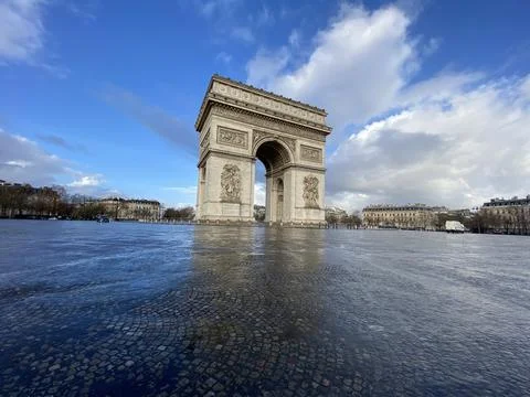Paris, arc de triomphe during a cloudy day Foto stock