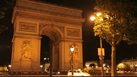 Paris: arc de triomphe at night with cars Stock-Footage 11426281
