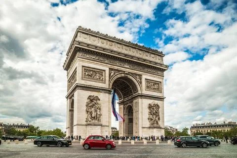 Paris Arc de Triomphe (Triumphbogen) in Paris an einem Sommertag Paris Arc... Stock-Fotos