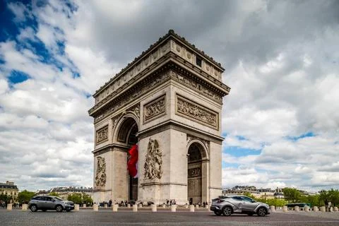 Paris Arc de Triomphe (Triumphbogen) in Paris an einem Sommertag Paris Arc... Stock-Fotos
