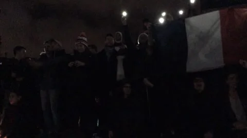 Paris attacks - Vigil in Trafalgar Square for the victims Video stock 273015713