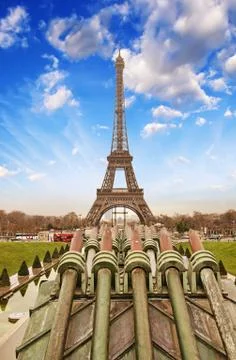 Paris. beautiful view of eiffel tower on a cold december morning Foto stock