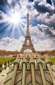 Paris. beautiful view of eiffel tower on a cold december morning Foto stock