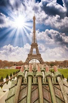 Paris. Beautiful view of Eiffel Tower on a cold December morning Paris. Be... 스톡 사진