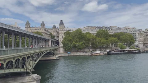 Paris, The bridge Bir Hakeim, time lapse Stock Footage 313918850