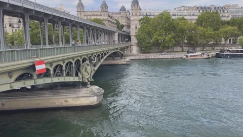 Paris, The bridge Bir Hakeim, time lapse Stock Footage 313919511