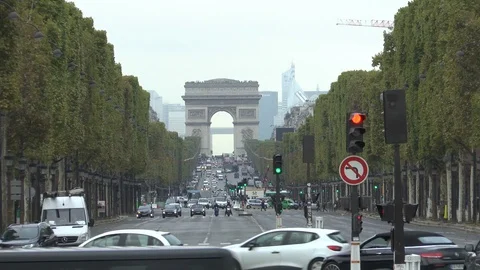 Paris. Champs-Élyséés and Arc de Triomphe from the Place de la Concorde. Video stock 102631147