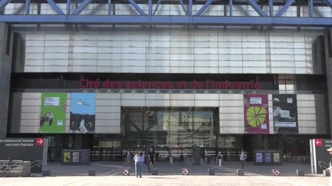 Paris' Cité des Sciences unveils public program for upcoming solar eclipse, Parí Stock Footage 338025189