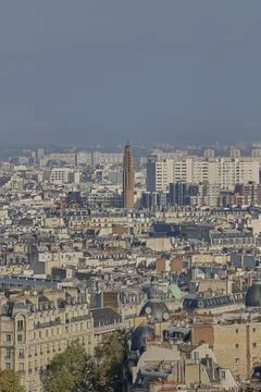 Paris cityscape with dense rooftops and Montparnasse tower skyline 库存照片