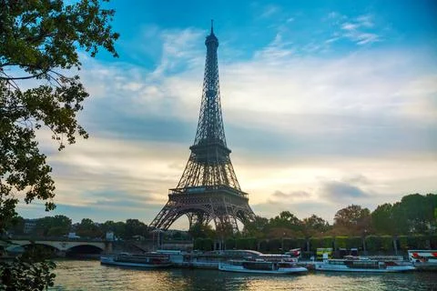 Paris cityscape with Eiffel tower Paris cityscape with Eiffel tower in the... Stock-Fotos